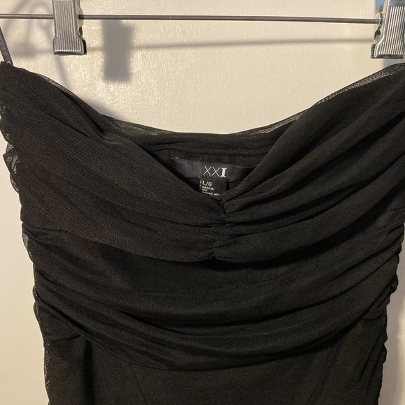 Black Textured Body Con Dress - Picture 2 of 12